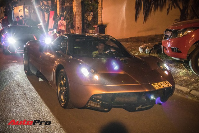 Minh nhựa mang Pagani Huayra, Lamborghini Aventador SV cùng dàn xe khủng đi Phan Thiết ăn mừng ngay trong đêm - Ảnh 1.