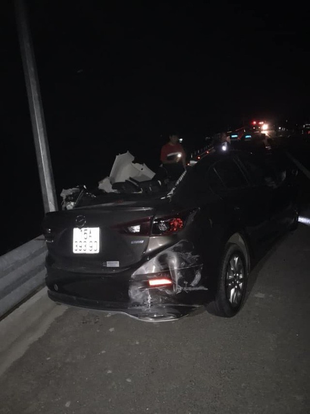 Hình ảnh xe Mazda3 nát bét sau tai nạn trên cao tốc Hạ Long - Hải Phòng gây ám ảnh - Ảnh 2.