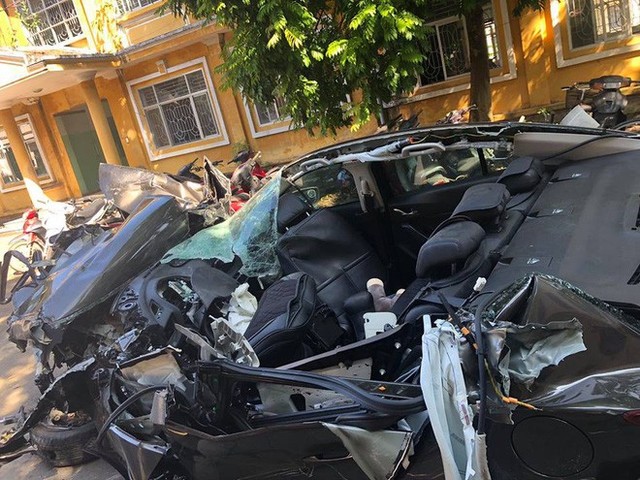 Hình ảnh xe Mazda3 nát bét sau tai nạn trên cao tốc Hạ Long - Hải Phòng gây ám ảnh - Ảnh 4.