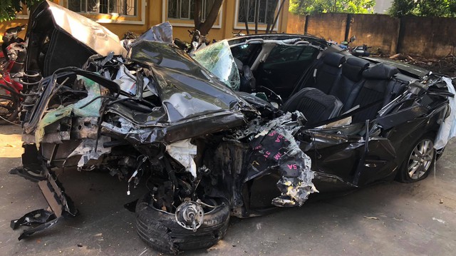 Hình ảnh xe Mazda3 nát bét sau tai nạn trên cao tốc Hạ Long - Hải Phòng gây ám ảnh