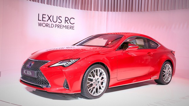 Lexus RC tiếp tục được trẻ hóa, cạnh tranh Mercedes-Benz C-Class Coupe