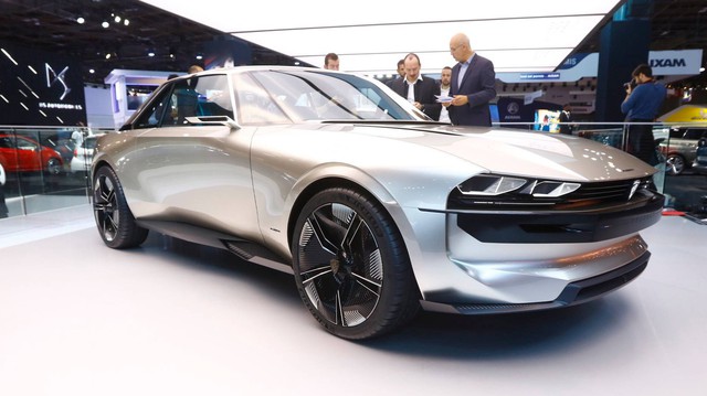 Peugeot e-Legend Concept - Xe thể thao có nội thất dát hàng loạt màn hình, lớn nhất 49 inch
