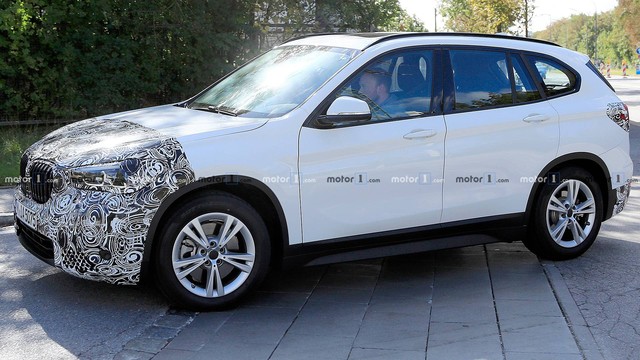 BMW X1 facelift lộ ảnh chạy thử, ngày càng giống người anh X2 - Ảnh 1. BMW X1 facelift lộ ảnh chạy thử, ngày càng giống người anh X2 - Ảnh 1.