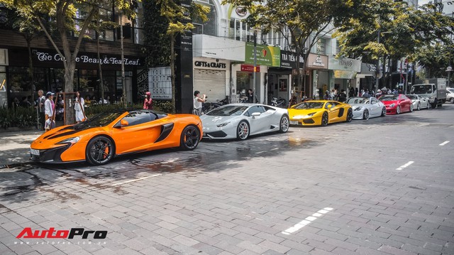 Đại gia khắp Sài Gòn hội tụ dân chơi Bình Phước khoe cả dàn siêu xe hàng độc