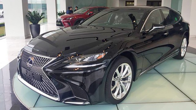 BMW, Audi và Lexus tung loạt xe mới về Việt Nam, đe doạ Mercedes-Benz