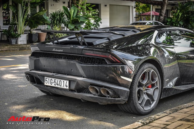 Lamborghini Huracan đen độc nhất Việt Nam của đại gia Bitcoin tái xuất trên phố Sài Gòn - Ảnh 8.
