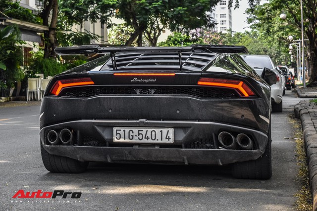 Lamborghini Huracan đen độc nhất Việt Nam của đại gia Bitcoin tái xuất trên phố Sài Gòn - Ảnh 7.