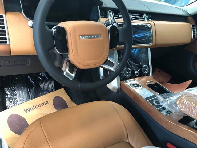 Range Rover Autobiography LWB 2018 chính hãng đầu tiên về Việt Nam, giá dự kiến hơn 11 tỷ đồng - Ảnh 3. Range Rover Autobiography LWB 2018 chính hãng đầu tiên về Việt Nam, giá dự kiến hơn 11 tỷ đồng - Ảnh 3.
