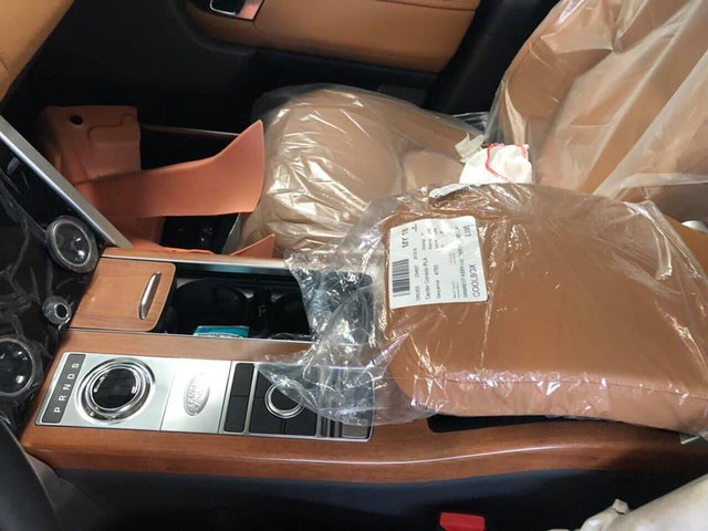 Range Rover Autobiography LWB 2018 chính hãng đầu tiên về Việt Nam, giá dự kiến hơn 11 tỷ đồng - Ảnh 6. Range Rover Autobiography LWB 2018 chính hãng đầu tiên về Việt Nam, giá dự kiến hơn 11 tỷ đồng - Ảnh 6.
