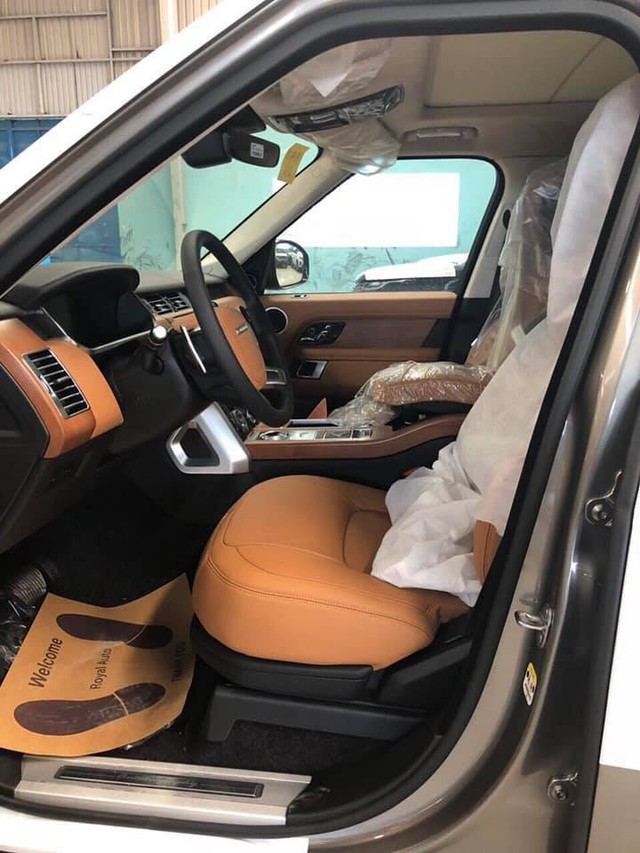 Range Rover Autobiography LWB 2018 chính hãng đầu tiên về Việt Nam, giá dự kiến hơn 11 tỷ đồng - Ảnh 5. Range Rover Autobiography LWB 2018 chính hãng đầu tiên về Việt Nam, giá dự kiến hơn 11 tỷ đồng - Ảnh 5.