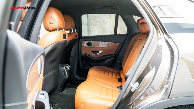 Đại gia Hà thành bỏ gần 300 triệu chỉ để trải nghiệm Mercedes-Benz GLC màu hiếm - Ảnh 16.