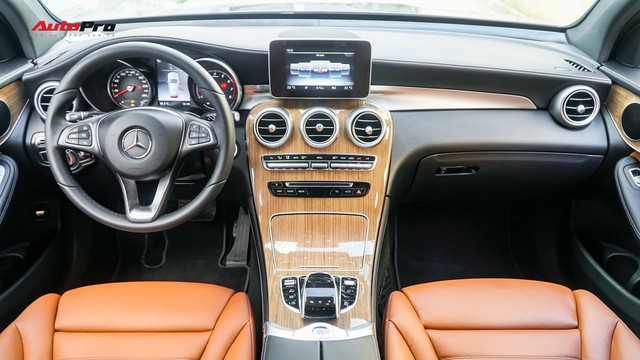 Đại gia Hà thành bỏ gần 300 triệu chỉ để trải nghiệm Mercedes-Benz GLC màu hiếm - Ảnh 9.