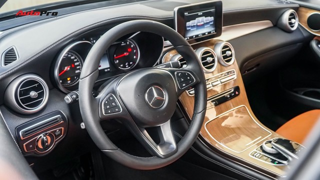Đại gia Hà thành bỏ gần 300 triệu chỉ để trải nghiệm Mercedes-Benz GLC màu hiếm - Ảnh 10.