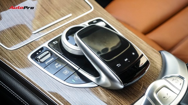 Đại gia Hà thành bỏ gần 300 triệu chỉ để trải nghiệm Mercedes-Benz GLC màu hiếm - Ảnh 14.