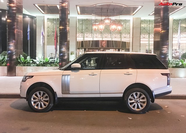 Range Rover Supercharged đeo biển “san bằng tất cả” cực đẹp của đại gia Sài Gòn - Ảnh 3. Range Rover Supercharged đeo biển “san bằng tất cả” cực đẹp của đại gia Sài Gòn - Ảnh 3.