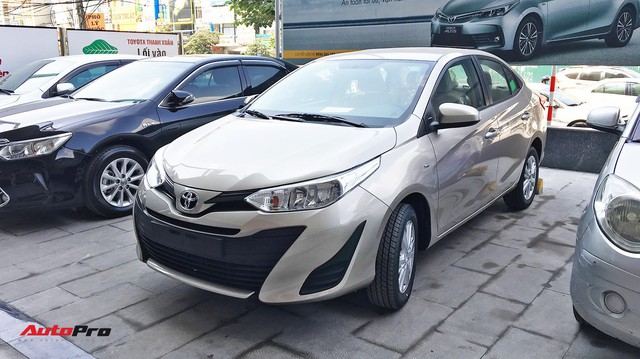 Đẩy hàng cuối năm, Toyota Vios 2018 tặng thêm “option” đã bị cắt bỏ