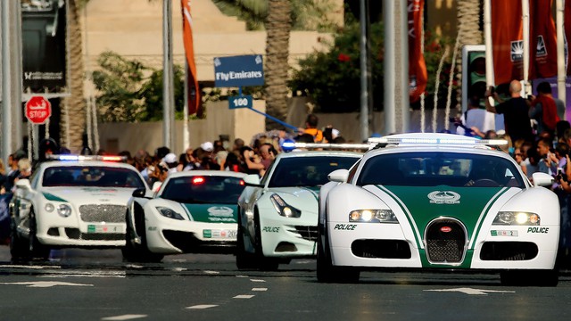 Sau siêu xe, cảnh sát Dubai còn được sử dụng mô tô bay như phim viễn tưởng - Ảnh 1.