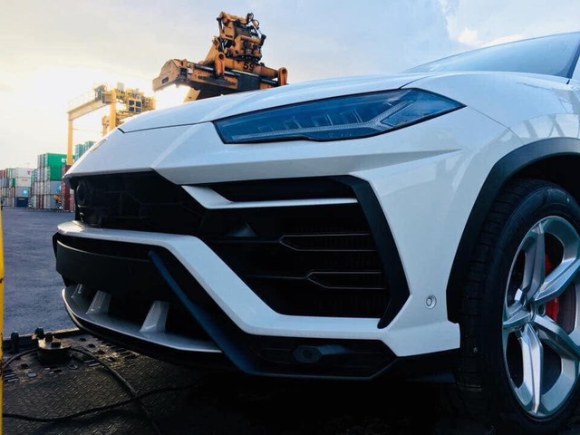 Lamborghini Urus đầu tiên về Việt Nam: Liệu có phải là xe của Minh “nhựa”? - Ảnh 1.