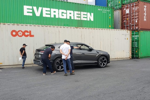 Thêm chiếc Lamborghini Urus thứ 2 về Việt Nam, “xịn” hơn cả chiếc còn lại - Ảnh 1. Thêm chiếc Lamborghini Urus thứ 2 về Việt Nam, “xịn” hơn cả chiếc còn lại - Ảnh 1.