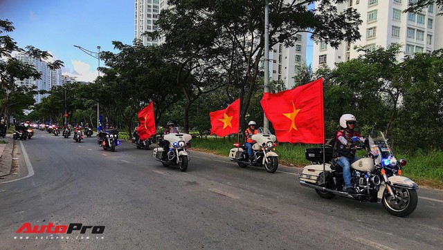 Hàng trăm motor và siêu xe tề tựu tại sinh nhật CLB Harley-Davidson Sài Gòn - Ảnh 2.