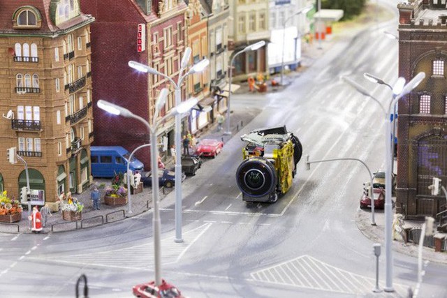 Google chế tạo chiếc xe Street View thu nhỏ, để giúp chúng ta có thể tham quan bên trong mô hình lớn nhất thế giới - Ảnh 2.