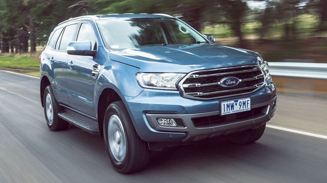 Đại lý tiết lộ giá Ford Everest 2018 tiêu chuẩn từ 999 triệu đồng, bán ra tháng 12