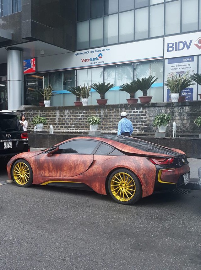 Siêu xe BMW i8 gỉ sét mang vành vàng độc nhất Việt Nam - Ảnh 6.