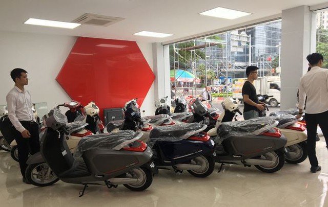 Xe máy điện VinFast Klara đã tới đại lý ở Hà Nội - Ảnh 1. Xe máy điện VinFast Klara đã tới đại lý ở Hà Nội - Ảnh 1.