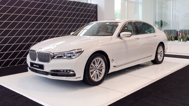 BMW 7-Series giá từ 4,05 tỷ đồng - Xe nhập rẻ hơn Mercedes-Benz S-Class lắp ráp trong nước