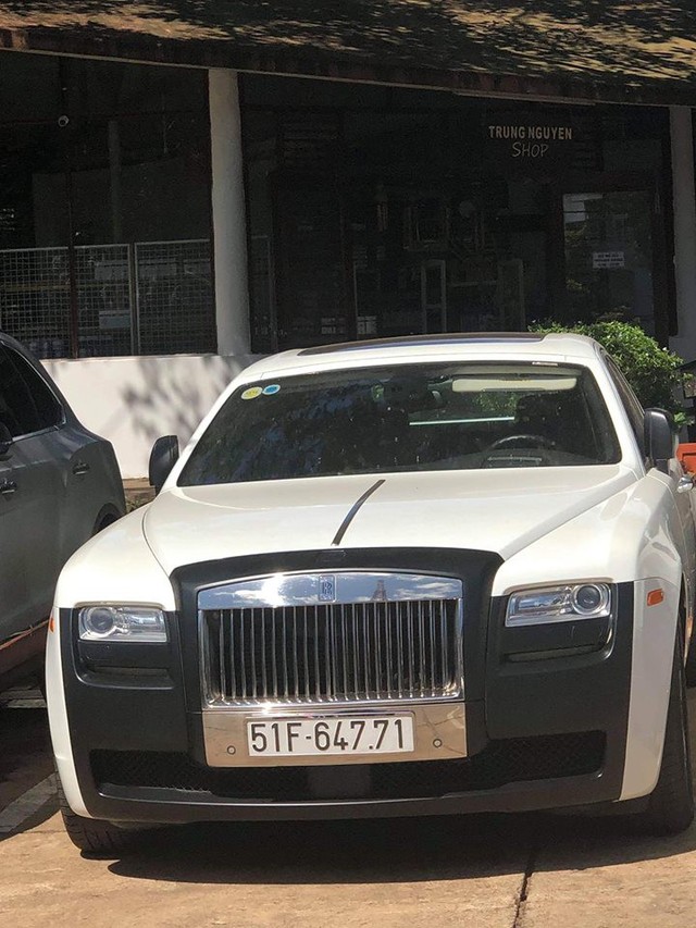 Ông chủ cà phê Trung Nguyên trưng dàn Rolls-Royce, Bentley cùng loạt xe sang trị giá trăm tỷ đồng tại Buôn Ma Thuật - Ảnh 4.