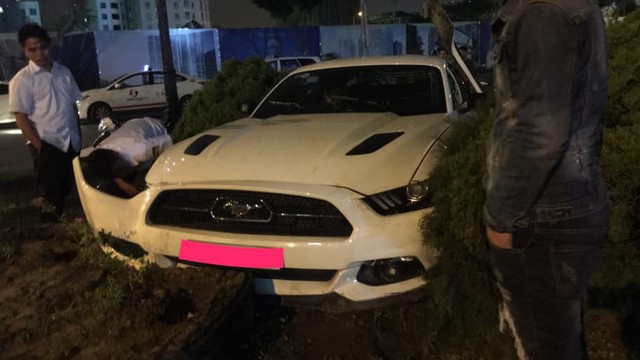 Hàng hiếm Ford Mustang GT 5.0 Limited Edition gặp nạn tại Đà Nẵng