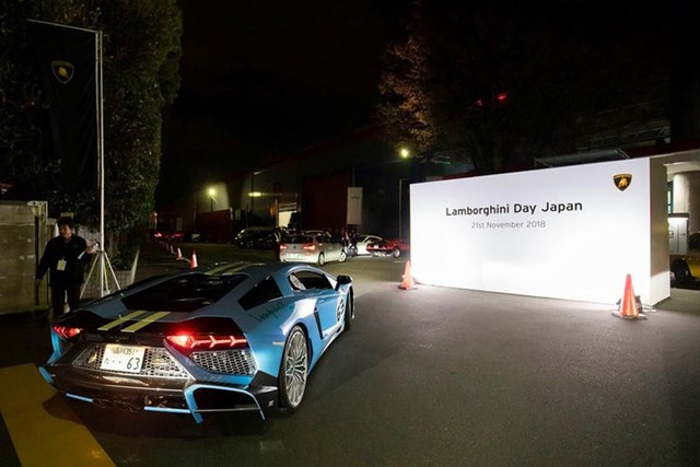 Hơn 200 siêu bò quần tụ - Ngày hội mà bất kỳ tín đồ Lamborghini nào cũng ước một lần góp mặt - Ảnh 10. Hơn 200 siêu bò quần tụ - Ngày hội mà bất kỳ tín đồ Lamborghini nào cũng ước một lần góp mặt - Ảnh 10.