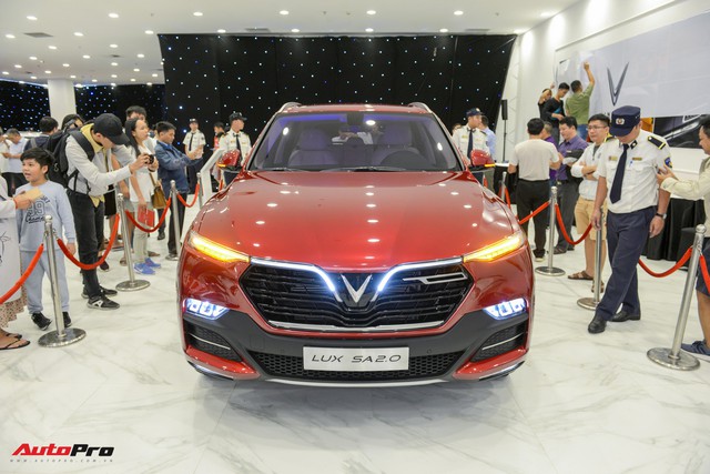Khách Việt mất thêm bao nhiêu tiền nếu mua sedan, SUV VinFast “full option”? - Ảnh 4.