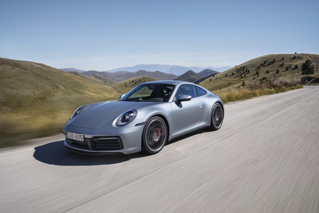 Porsche 911 đời mới ra mắt với bộ mặt quen thuộc - Ảnh 3.