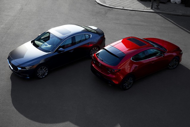 Lộ ảnh trần trụi Mazda3 2019 trước giờ G: Động cơ mới, thiết kế như xe sang châu Âu - Ảnh 1.