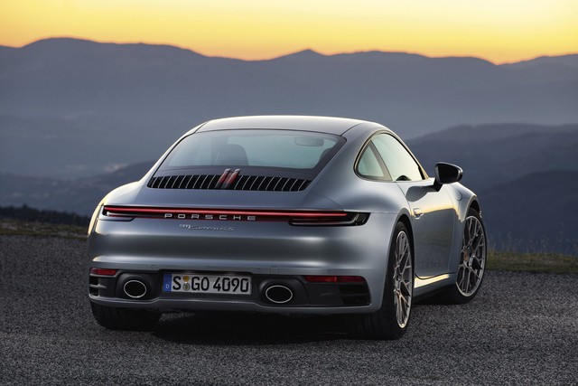 Porsche 911 đời mới ra mắt với bộ mặt quen thuộc - Ảnh 5. Porsche 911 đời mới ra mắt với bộ mặt quen thuộc - Ảnh 5.