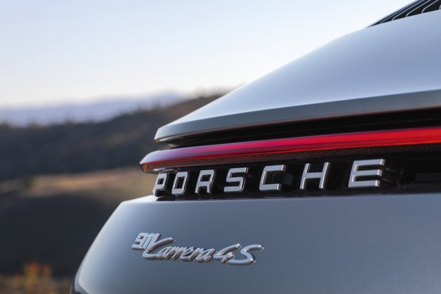 Porsche 911 đời mới ra mắt với bộ mặt quen thuộc - Ảnh 7.