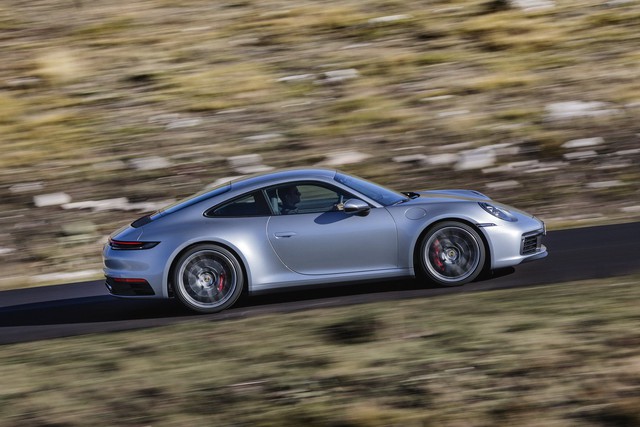Porsche 911 đời mới ra mắt với bộ mặt quen thuộc - Ảnh 8.