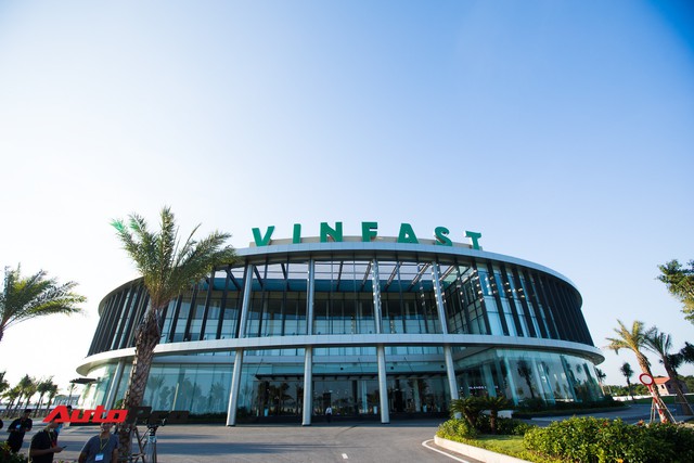 Khu văn phòng nhà máy sản xuất xe máy điện thông minh VinFast đẹp và sạch sẽ như resort - Ảnh 1.