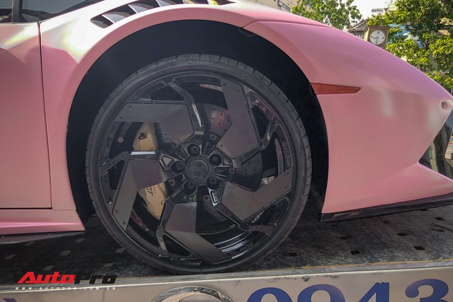 Lamborghini Huracan màu hồng nữ tính của đại gia Bạc Liêu - Ảnh 4.