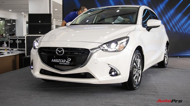 Mazda2 âm thầm tăng giá sau khi Toyota Vios hạ giá mạnh