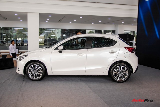 Đánh giá nhanh Mazda2 2018: Nước sơn mới đẹp, nội thất cao cấp bậc nhất phân khúc - Ảnh 6.