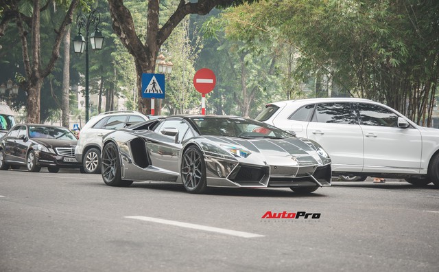 Cặp đôi Lamborghini Aventador Roadster khuấy đảo Hà Nội - Ảnh 6.