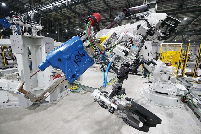 VinFast sản xuất sedan và SUV Lux từ tháng 3 năm sau với 1.200 robot - Ảnh 5.