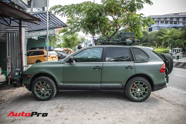 &Ocirc;ng chủ cafe Trung Nguy&ecirc;n ph&aacute; Porsche Cayenne như thế n&agrave;o? - Ảnh 5.
