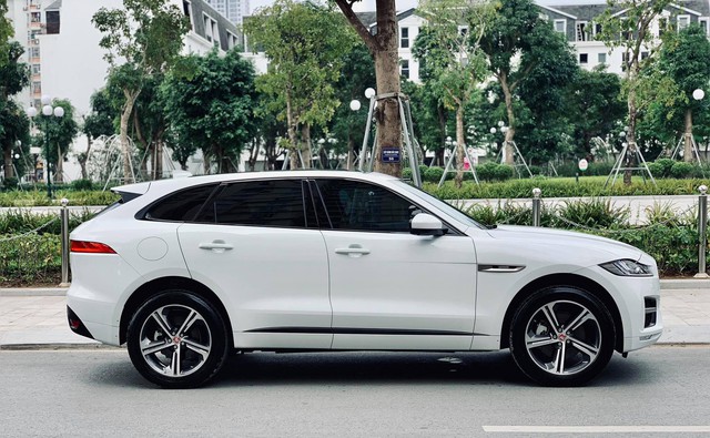 Mới lăn bánh 868 km, Jaguar F-Pace R-Sport đã bị đại gia Việt bán vội với giá trên 4 tỷ đồng - Ảnh 6.