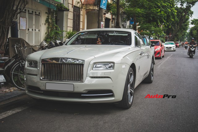 Đại gia Hà Thành phối màu lạ lẫm cho chiếc Rolls-Royce Wraith  - Ảnh 3.
