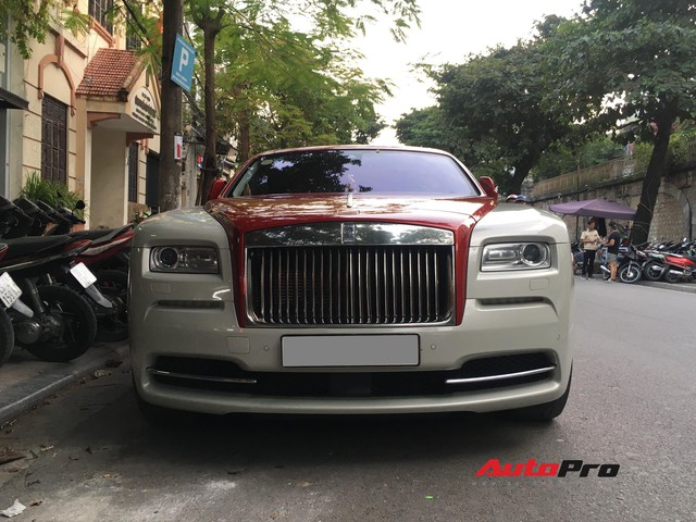 Đại gia Hà Thành phối màu lạ lẫm cho chiếc Rolls-Royce Wraith  - Ảnh 2.