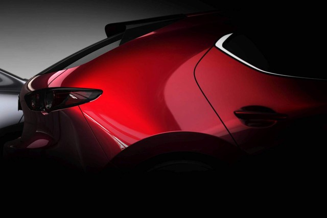Bộ đôi Mazda3 2019 lộ diện trước ngày ra mắt - Ảnh 1.