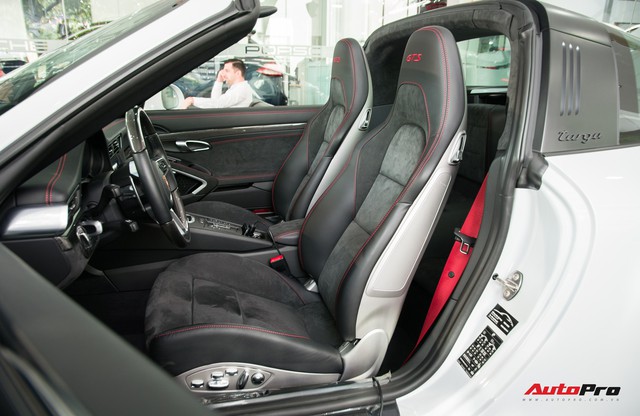 Khám phá Porsche 911 Targa 4 GTS đầu tiên Việt Nam, giá trên 11 tỷ đồng - Ảnh 13.